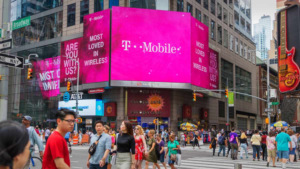 T-Mobile Hits Verizon、AT&T「コスト上昇へのクラッピー・アプローチ」